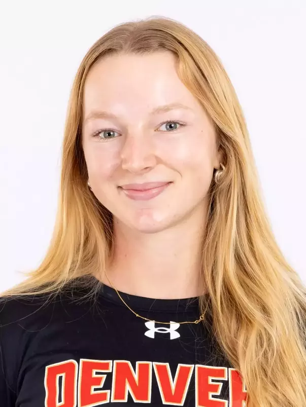 Skiing 2026 Freshman head shot Estelle Darbellay