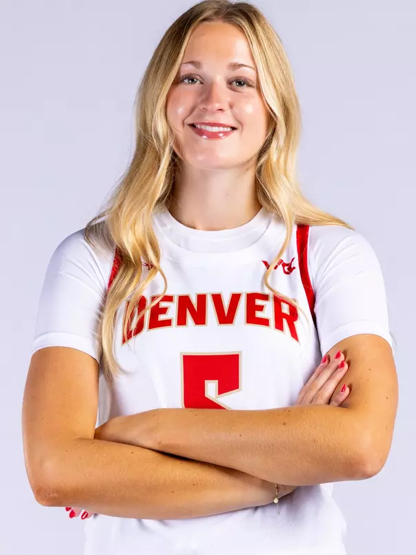 Anna Rosenberger headshot denver wbb