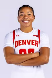 Emma Hart headshot denver wbb
