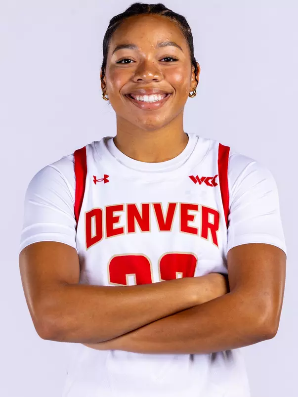 Emma Hart headshot denver wbb