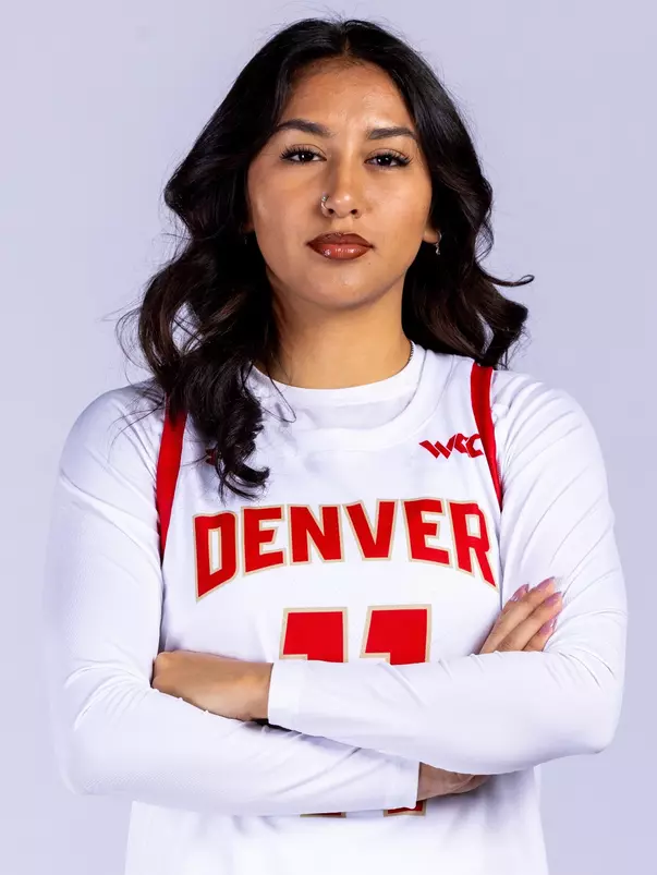 Karolina Padilla headshot denver wbb