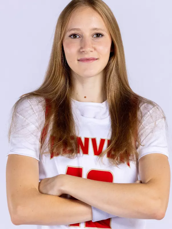 Laia Monclova headshot denver wbb