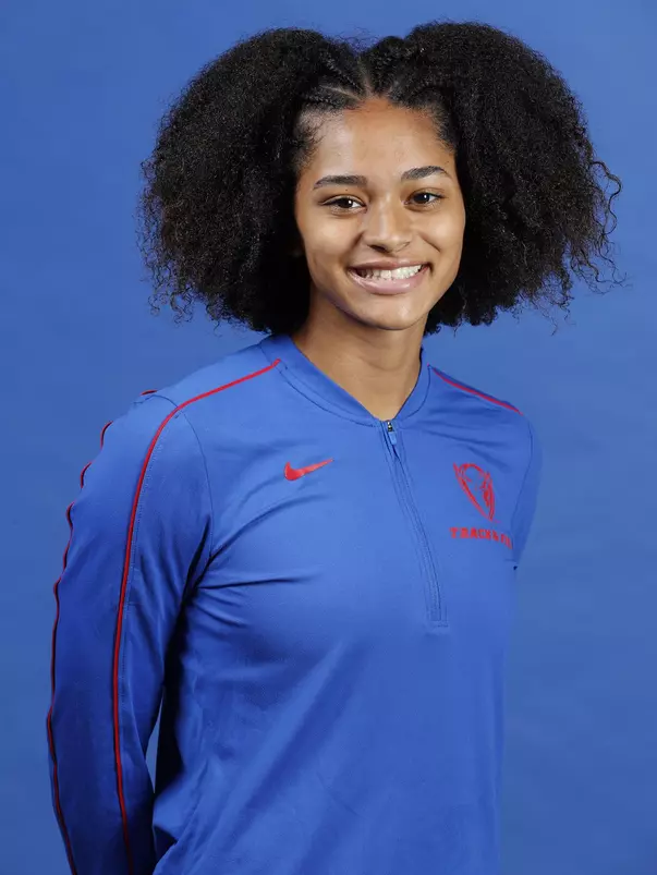 Isabel Ingram Sophomore Headshot
