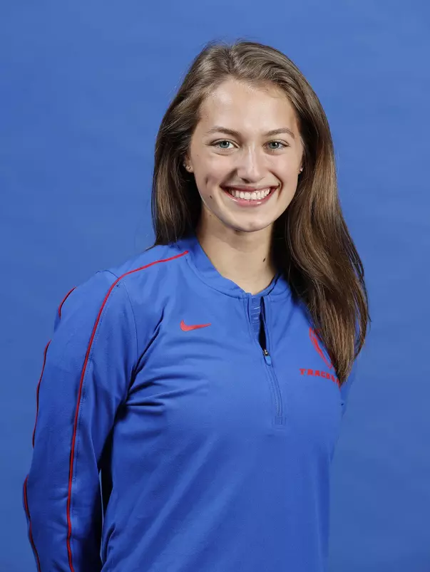 Bella Uscila Sophomore Headshot