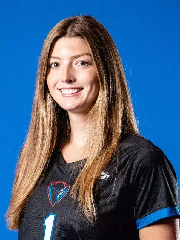 Grace Brooker Headshot