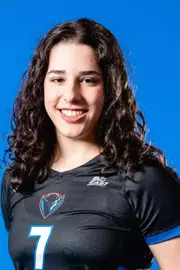 Isabela Tavares Salomon Headshot