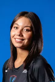 Luisa Juncu Headshot