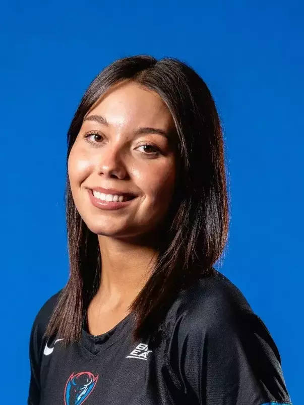 Luisa Juncu Headshot