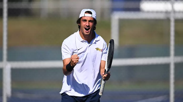 Men's Tennis Holds off William and Mary, 4-3