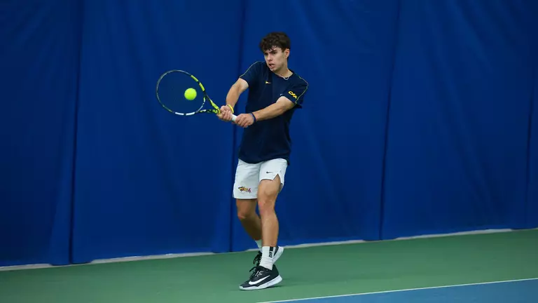 Men's Tennis Drops Battle at Hofstra, 4-3