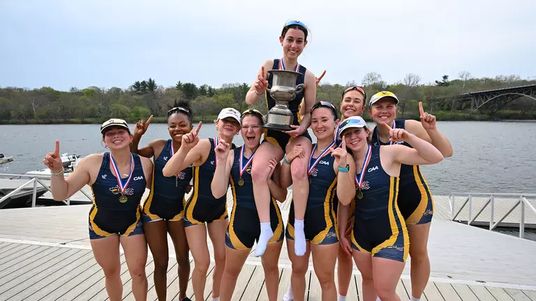 Women's Varsity 8+ Captures Seventh Straight Kerr Cup