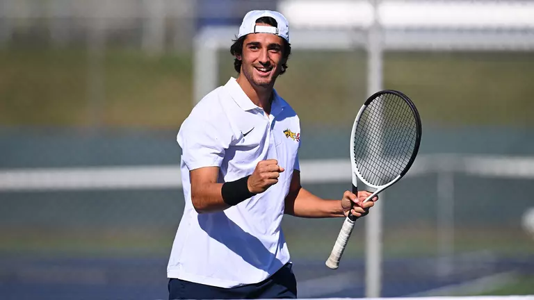 Men's Tennis Blanks Temple, 4-0