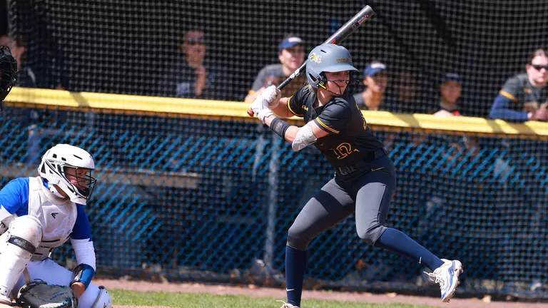 Softball Defeats Stony Brook to Take Series, 18-17