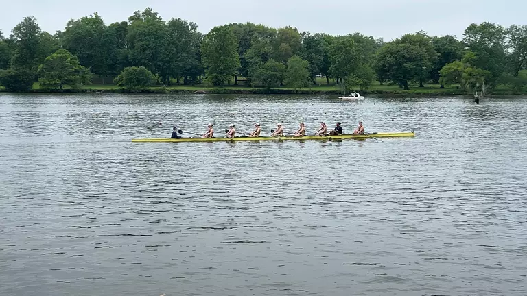 Women’s Rowing Has Successful First Day at Dad Vail Regatta