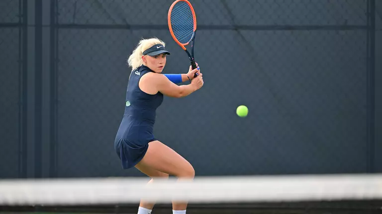 Women's Tennis Tops Delaware State, 5-2