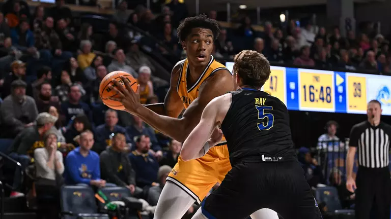 Boston Celtics Sign Amari Williams to Two Year Contract