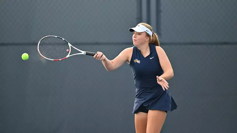 Women's Tennis Wins Tight Match vs Monmouth, 4-3