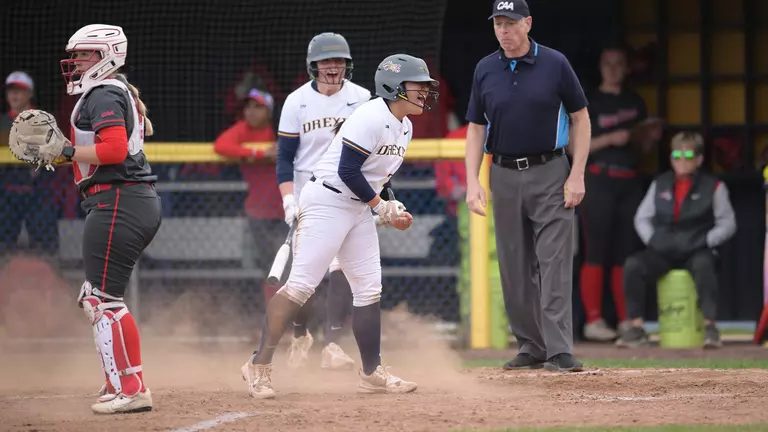 Dragons Take Series Finale Over Stony Brook, 8–4