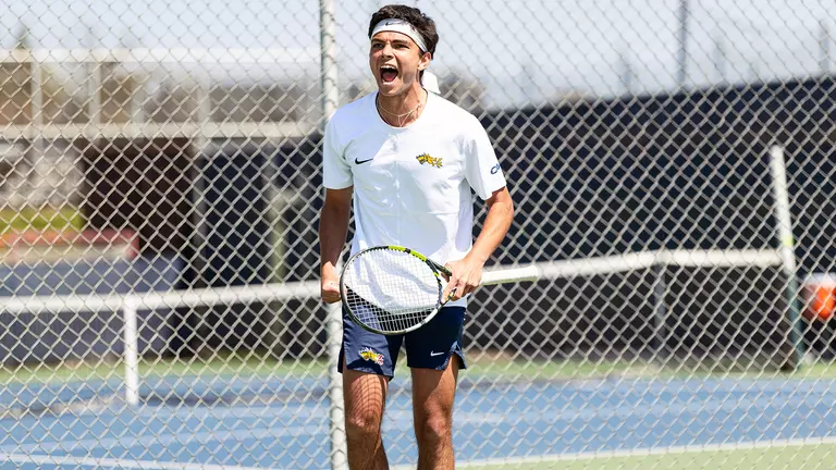Men's Tennis Tops Hofstra, 6-1