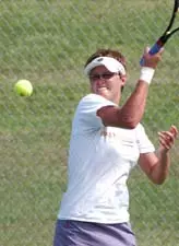 Women's Tennis Splits Matches in Charleston