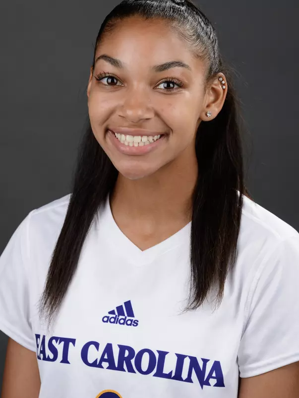 Jayda Hylton-Pelaia 2016 headshot