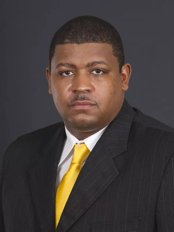 Latrell Scott headshot21