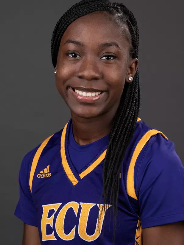 Karina Gordon Headshot 2023