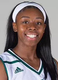 Areanna Combs Headshot