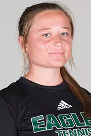 Julia Piatek headshot 2021-22