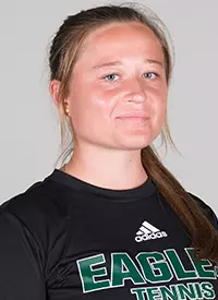 Julia Piatek headshot 2021-22