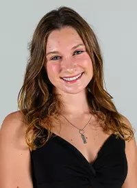 2023-24 Sydney Ulmer EMU Swim Headshot