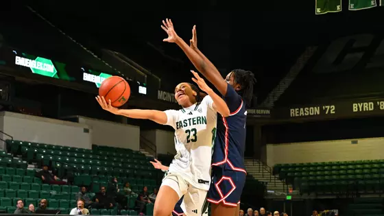 Peyton Hill attempts a contested layup against Robert Morris, Nov. 26, 2025