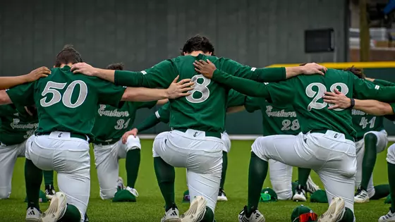2026 baseball team huddles before facing Vanderbilt