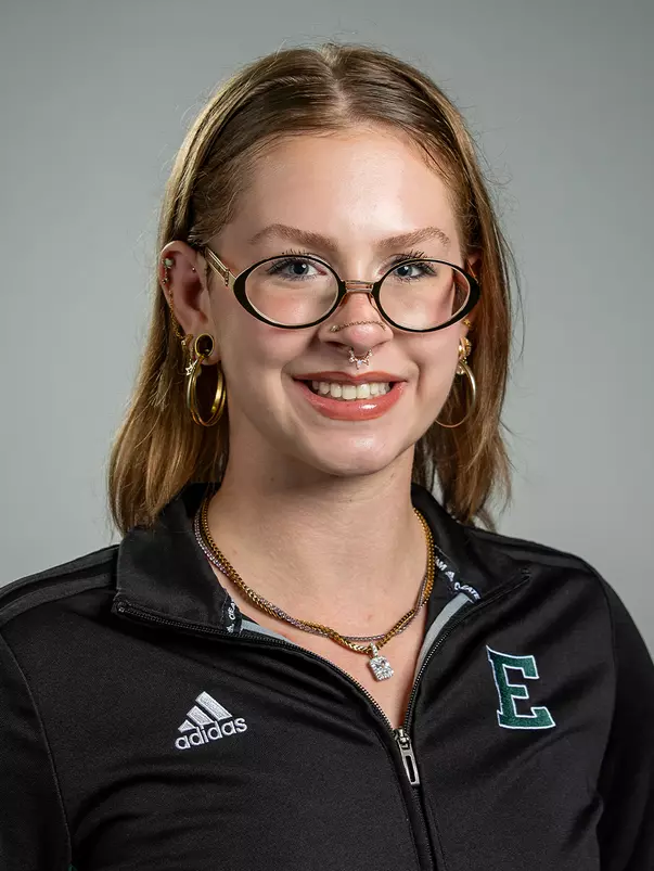Eleanor Groves 2026-27 Swim and Dive Headshot