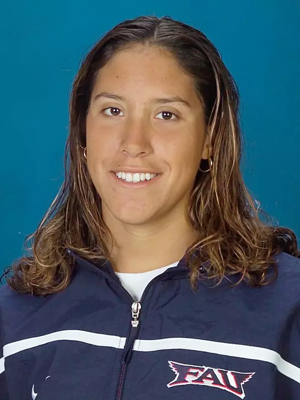 04-05 valeria devanney-swimmin