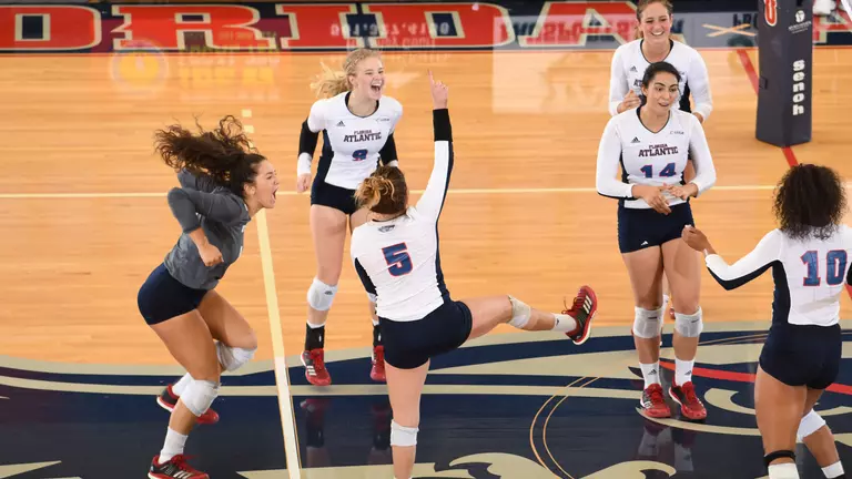 FAU Volleyball Sweeps FIU