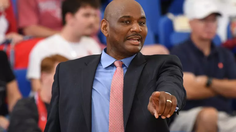 Men's Basketball Signs Three