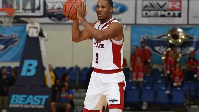 Men's Hoops Uses Late Push to Defeat NIU 77-67 at Gulf Coast Showcase