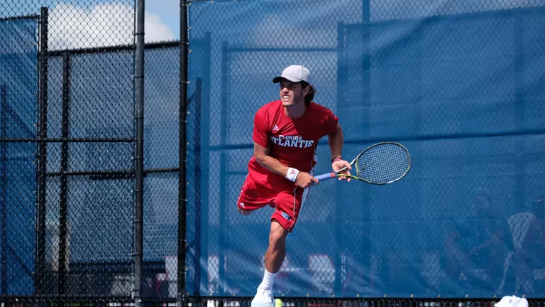 Men's Tennis Downs GW, Sweeps UConn Tuesday