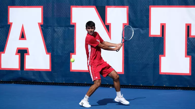 Men's Tennis Wins Fifth Straight, Tops Charlotte 6-1