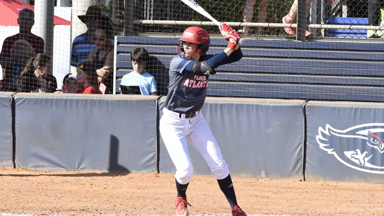 FAU Nipped by Middle Tennessee 2-1 in Nine Innings