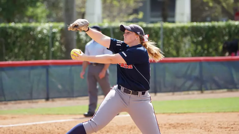 FAU Softball Sweeps Doubleheader against UTSA