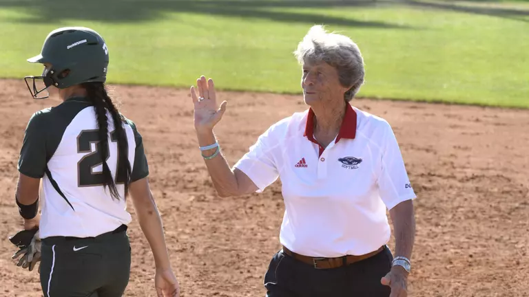 Nevertheless, They Persisted: 2017 FAU Softball Season Recap