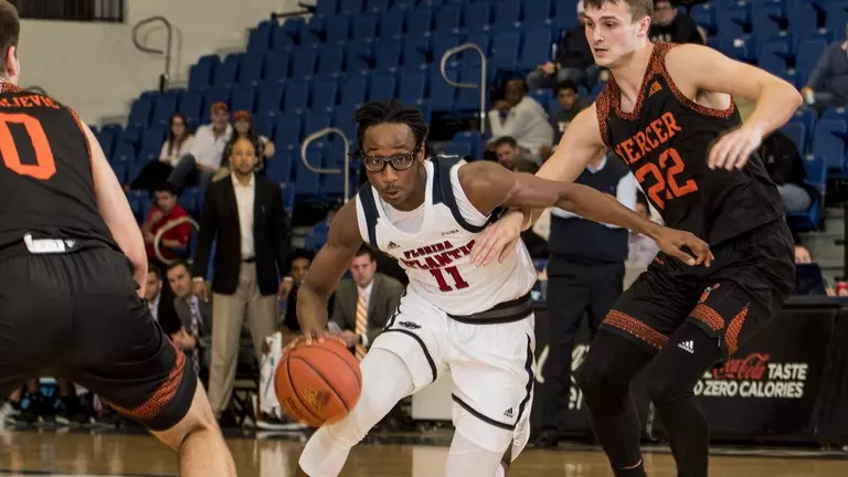 Men’s Hoops Heads to Illinois