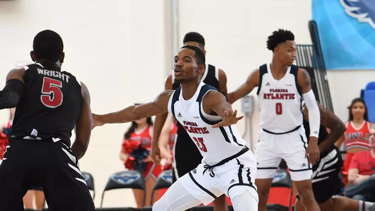 Men’s Basketball Withstands Rally, Defeats Mercer 68-64