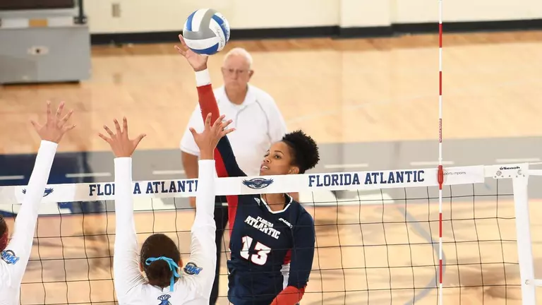 Volleyball Sweeps a Feisty UAB Squad to Extend Winning Streak