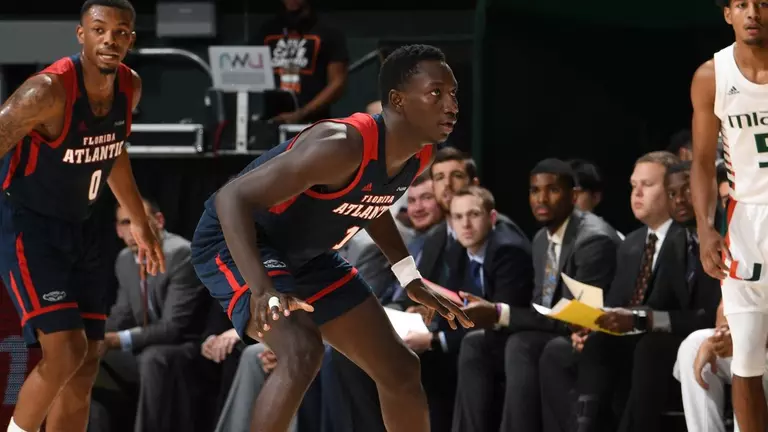 Men’s Basketball Falls to Miami 74-60