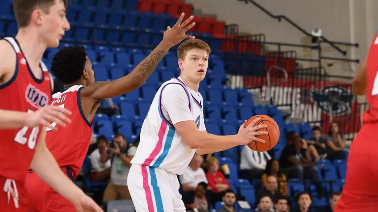 Late Game Heroics Lift Owls Over UIC