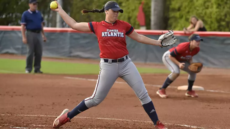Softball Salvages Sunday Win Over Middle Tennessee