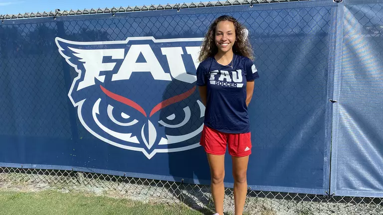 Women’s Soccer Adds Menendez to 2020-21 Roster